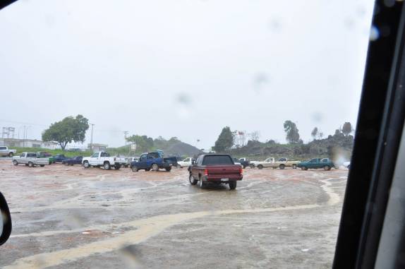 Posto para brasileiros lotado em Santa Elena, na Venezuela